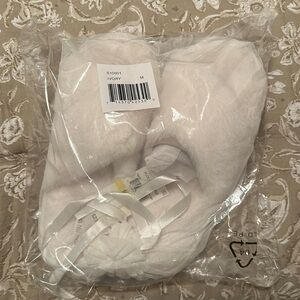 Medium white slippers